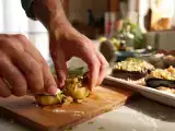 Articoli: Menu vegetariano, 28 agosto: nidi di patate e melanzane spaccate con tiramisù alla nutella