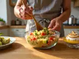 Articoli: Menu del giorno, 29 agosto: polpette di zucchine, insalata di couscous e gazpacho, crostatina meringata al limone