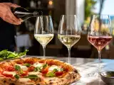 Articoli: Come scegliere il vino giusto per ogni tipo di pizza: i consigli essenziali dei sommelier per te