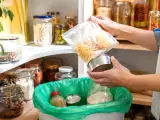 Articoli: Prima di settembre controlla la dispensa: quali alimenti aperti buttare subito per sicurezza