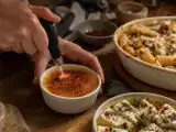 Articoli: Menu del giorno, 14 settembre: antipasto di feta marinata, pasta al forno ai funghi e creme brulée