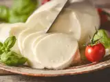 Articoli: Come gustare la mozzarella di bufala al meglio: consigli dai veri intenditori italiani!