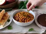 Articoli: Menu vegetariano, 16 ottobre: avvolgenti börek, cremoso pasta e fagioli e un dolce fudge alle mele