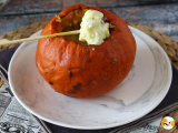 Articoli: A Halloween la zucca diventa una fonduta filante: raccogli il formaggio direttamente col pane