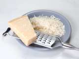 Articoli: Geriebener Parmesankäse immer perfekt: 5 Tipps für die ideale Lagerung