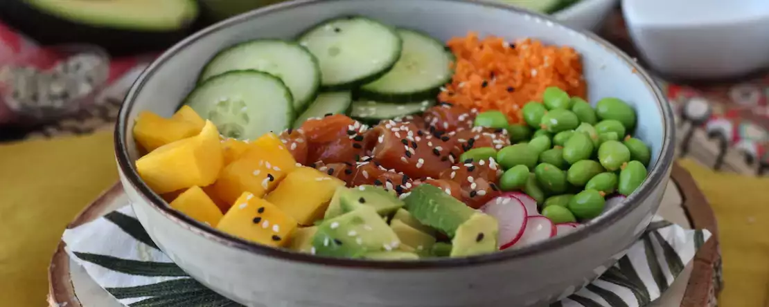 Il poke bowl è la ricetta del momento. Scopri subito come si prepara!