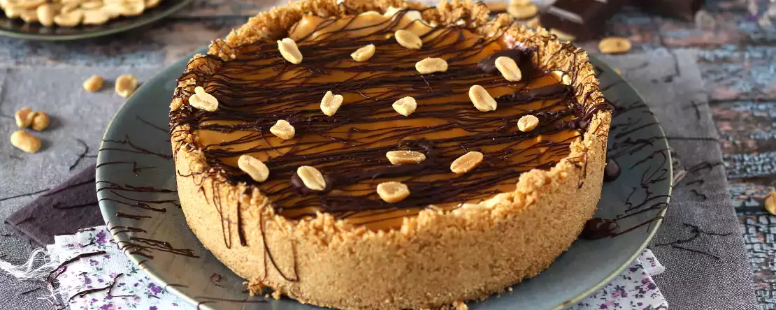 Snickers cheesecake: un peccato di gola da provare subito!