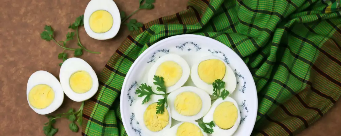 Sgusciare le uova sode non è mai stato cosi facile. Scopri il trucco!