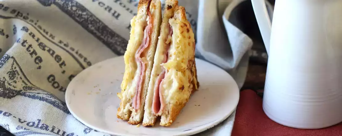 Croque monsieur in friggitrice ad aria: perfetti per una cena rapida e gustosa!