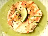Ricetta Hamburger di salmone su crema di zucchine e cetrioli e vinaigrette alla senape