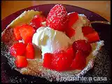 Ricetta Cialde di biscotto con gelato di panna e fragole