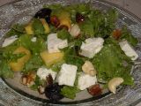 Ricetta Insalata con feta, mango e frutta secca