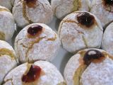 Ricetta Un dolcetto alle mandorle....amaretti alle amarene