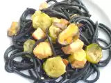 Ricetta Spaghetti neri con cozze e salmone