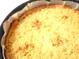 Ricetta Crostata sbriciolata alle pesche e crema all'amaretto