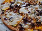 Ricetta Piadina croccante con zucca, gorgonzola dolce, mirtilli e nocciole