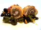 Ricetta Involtini di pollo allo zafferano con olive nere e peperoni
