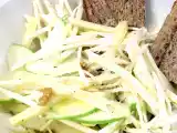 Ricetta Insalata di sedano rapa, montasio, mele e noci
