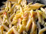 Ricetta Penne con porri, pancetta, pecorino e basilico