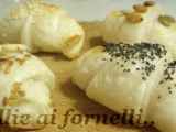 Ricetta Fagottini di pasta sfoglia ripieni di cotto e scamorza