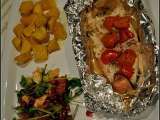 Ricetta Cartoccio di pesce spada con insalata esotica e patate al forno