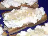 Ricetta Bruschette con ricotta, miele e mandorle