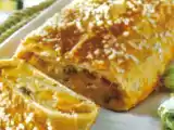 Ricetta Strudel di pesche con crema frangipane.
