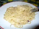 Ricetta Spaghetti brie e cipolla rossa