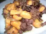 Ricetta Gnocchi di zucca con radicchio e salsiccia
