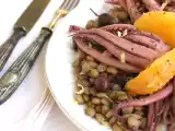 Ricetta Insalata di ciuffi di totano, lenticchie, olive taggiasche e arancia
