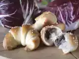 Ricetta Cornetti salati con radicchio e salsiccia