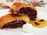 Ricetta Strudel di cavolo rosso con salsa di mele e panna acida e le (st)renne di carnevale