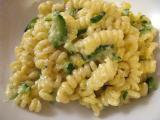 Ricetta Fusilli bucati con mascarpone, zola, zucchine e anacardi