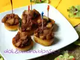 Ricetta Mini bruschette con cipolle e mele