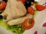 Ricetta Trancio di branzino su salsa di pistacchi, capperi, olive nere e pomodorini confit