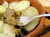 Ricetta Freddo febbraio! - spezzatino di maiale e verze in cocotte con coperchio di patate