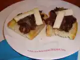 Ricetta Crostini con radicchio uvetta e pinoli