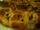 Ricetta Torta di rose, cipolle di tropea e origano