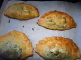 Ricetta Fagotti di pasta sfoglia ripieni di spinaci, salsiccia stagionata, ed asiago