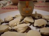 Ricetta Crostini alle olive con maionese all'aceto balsamico e scaglie di grana