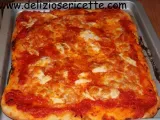 Ricetta La pizza con pomodoro e mozzarella