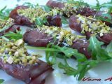 Ricetta Involtini di bresaola con caprino e pistacchi