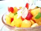Ricetta Macedonia ananas e fragole alla menta con salsina allo yogurt