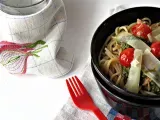 Ricetta Spaghetti al tonno e pomodorini con scaglie di cacioricotta e crema di basilico