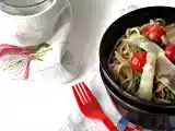 Ricetta Spaghetti al tonno e pomodorini con scaglie di cacioricotta e crema di basilico