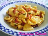 Ricetta Orecchiette allo zafferano con pomodori secchi