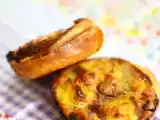 Ricetta Tortine di cipolla caramellata e feta
