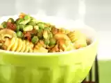 Ricetta Radiatori al pesto di pomodori secchi, piselli e bottarga
