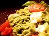 Ricetta Tagliatelle al basilico con crostacei, pomodorini confit e salsa alla ricotta e limone