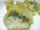 Ricetta Conchiglioni ripieni di ricotta e prezzemolo spolverati di pecorino